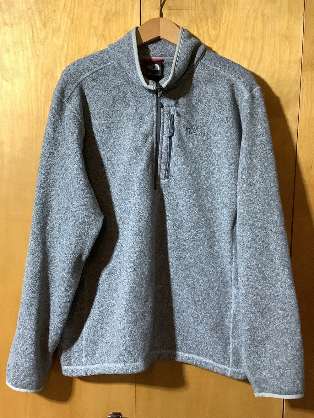 North Face light gray 1/4-zip with sweater texture, size XL